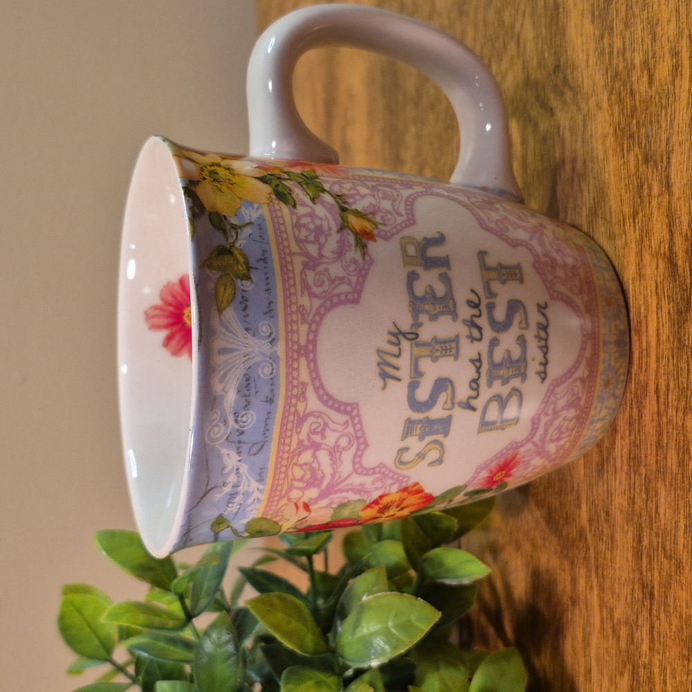 'MY SISTER HAS THE BEST SISTER' Ceramic Mug Floral Detail